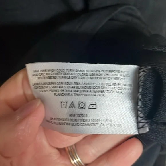 Banana Republic size Medium Black Long Sleeve Lightweight Crewneck Soft Knit Top - Picture 6 of 8